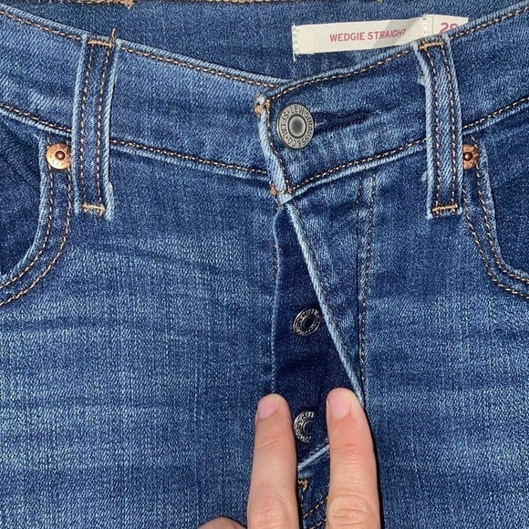 Levi’s Wedgie High Rise Straight Leg Button Fly Jeans - Picture 2 of 7